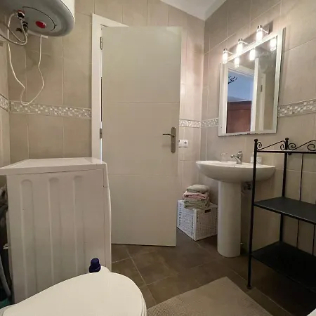 One Bedroom Near The Ocean 阿德耶
