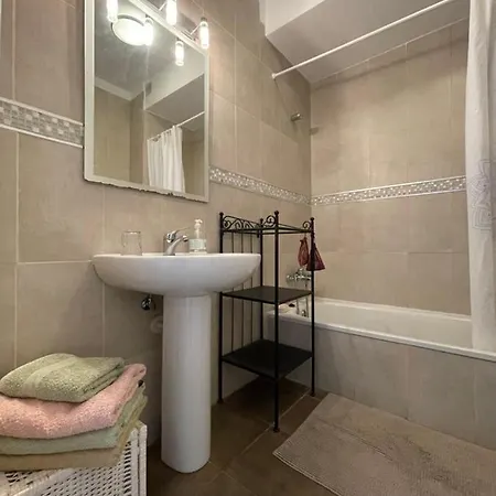One Bedroom Near The Ocean 阿德耶
